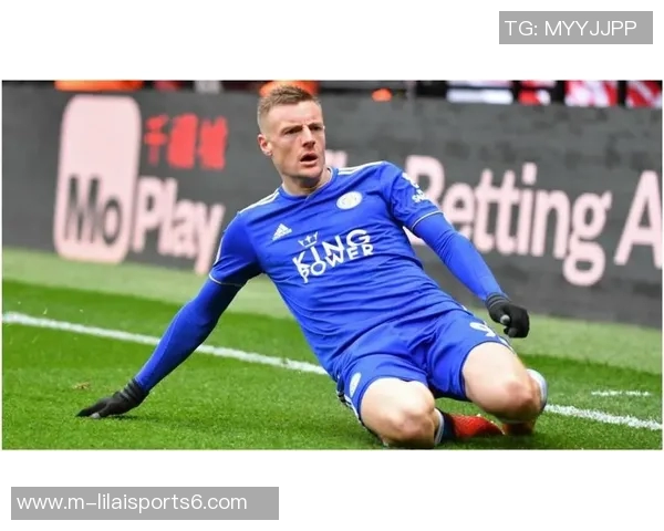 伟大的足球运动员如何塑造历史与未来的赛场传奇